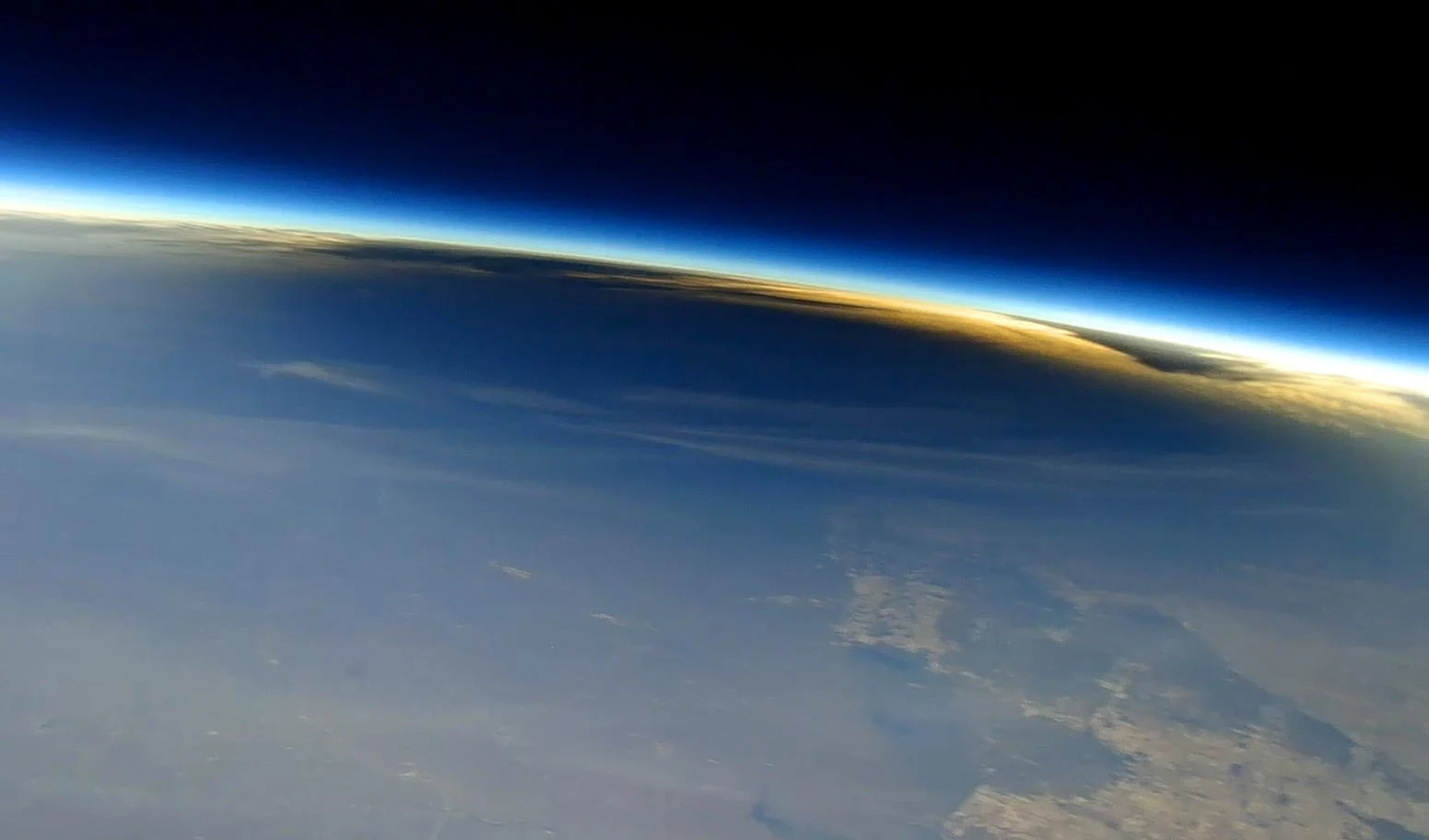 Solar-Eclipse-Shadow-from-High-Altitude-Balloon.jpg