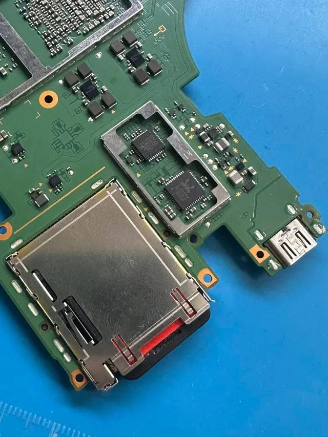 switch-2-motherboard-v0-e94u6f52saae1.webp