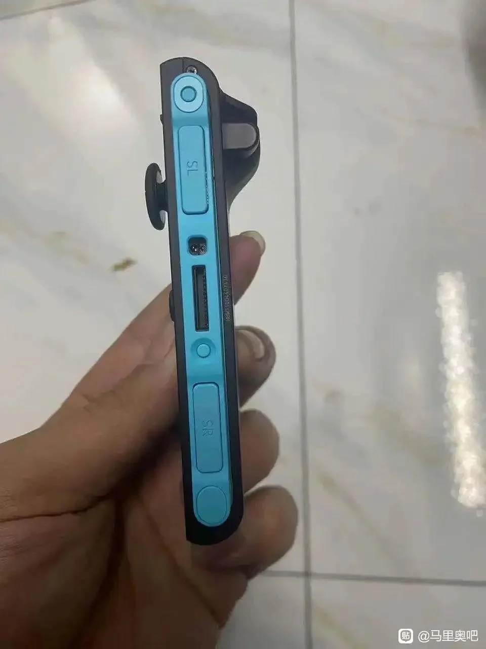 new-joy-con-photos-from-chinese-sns-v0-2bwo0ia2h5be1.webp