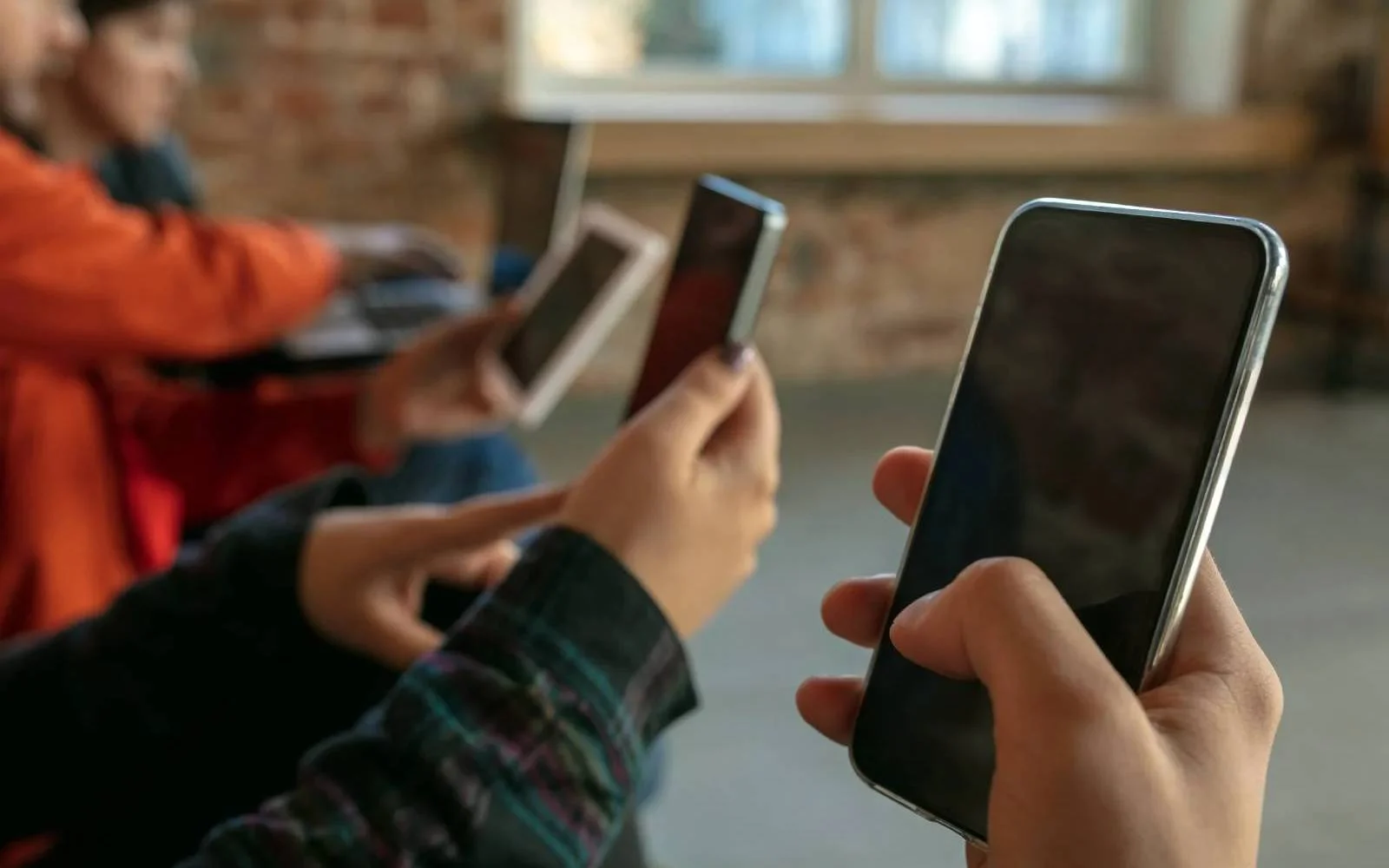 3a2033aa-phone-hands.webp