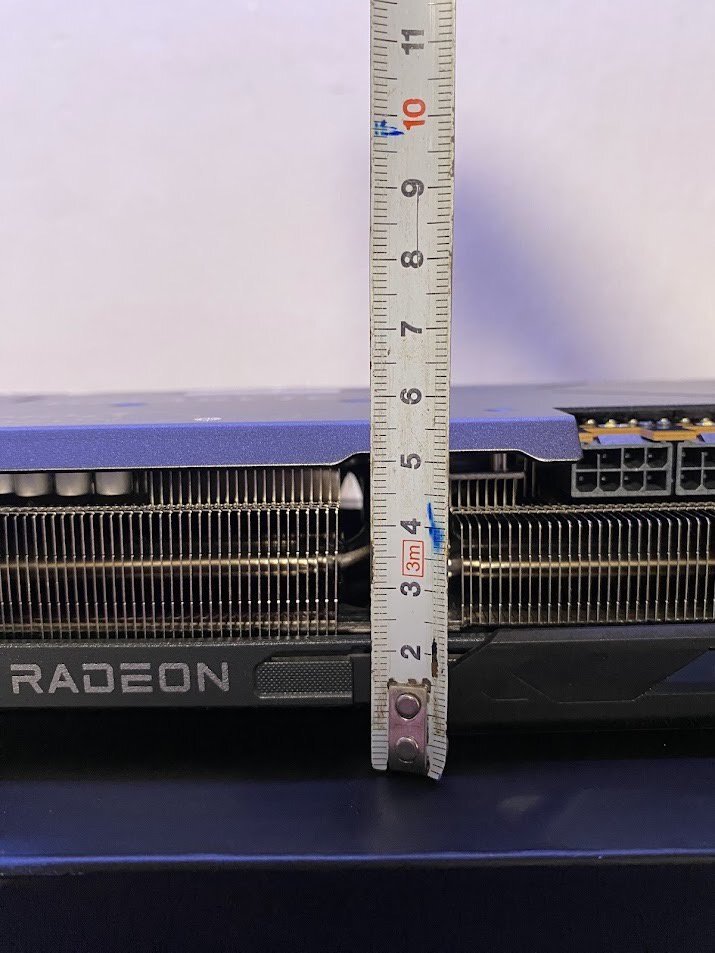 Gigabyte-RX-9070-XT-Gaming-OC-thickness.jpg