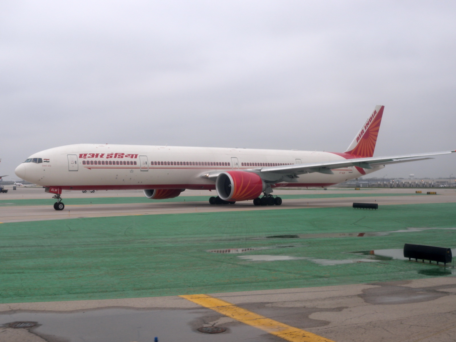 Air_India_Boeing_777-337ER_VT-ALM.jpg