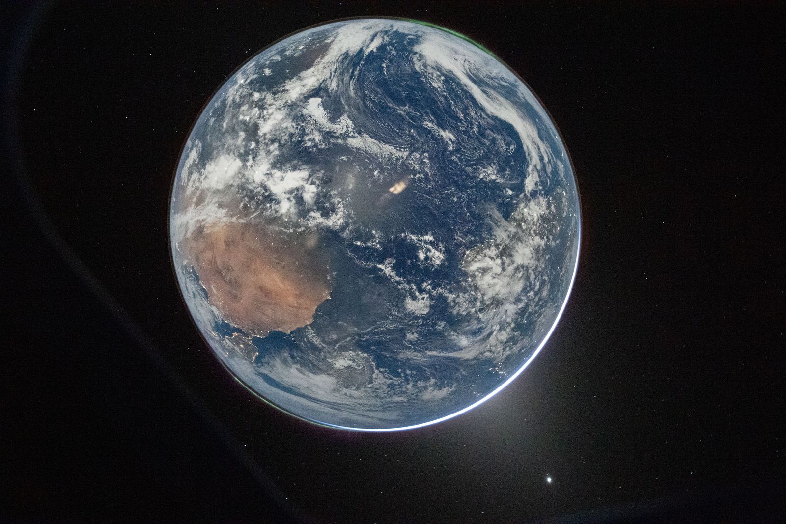 Earth-Artemis-II.jpg