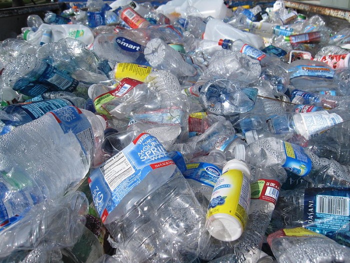 800px-Recyclables.jpg