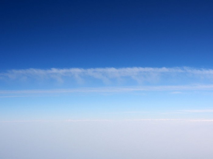 800px-Aircraft_and_contrails_at_32000ft_approx_above_Baden-Baden,_pic5.jpg