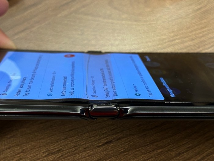 motorola-razr-screen-peeling-input-3 (1).jpg
