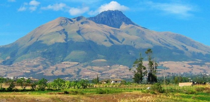800px-Imbabura_Volcano,_Ecuador.jpg