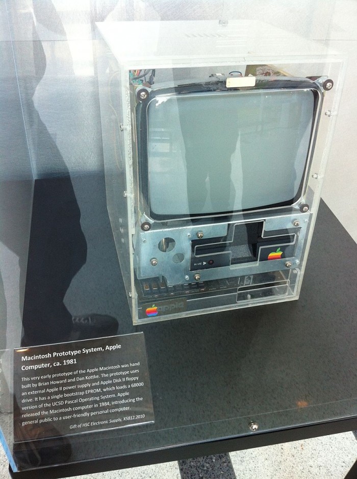 896px-Early_Macintosh_Prototype_Computer_History_Museum_Mountain_View_California_2013-04-11_23-45.jpg