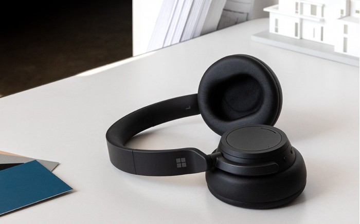 Surface-Headphones-2-Context-2.jpg