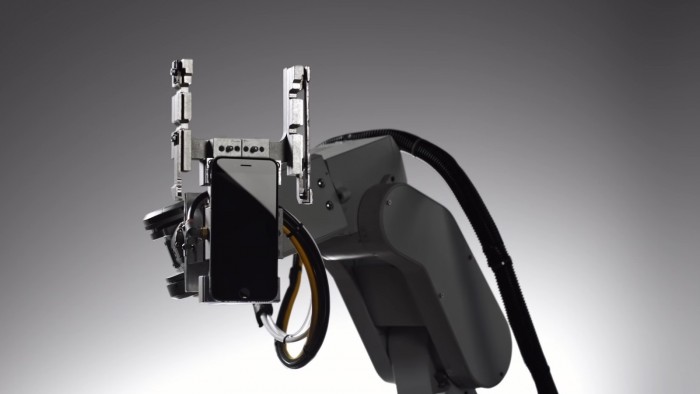 apple-recycling-robot-iphone.jpg