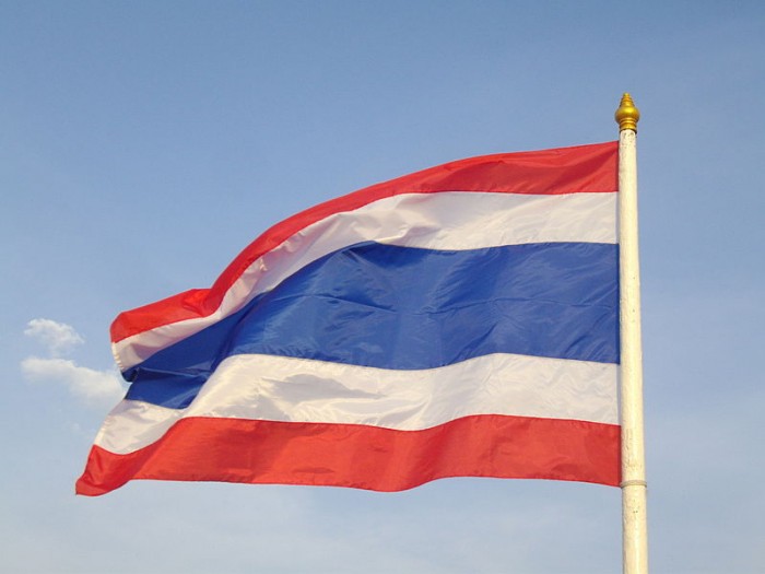 800px-Waving_flag_of_Thailand_(1).jpg