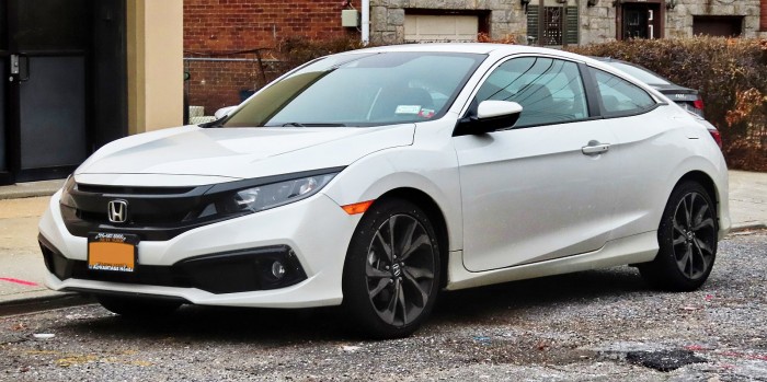 1600px-2019_Honda_Civic_coupe_(facelift),_front_12.16.19.jpg