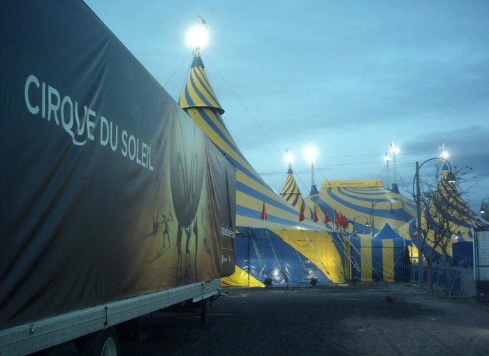 1024px-Chapiteau_Cirque_du_Soleil.JPG