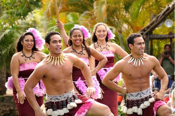 800px-Polynesian_Cultural_Center_-_Canoe_Pageant_(8328364423).jpg