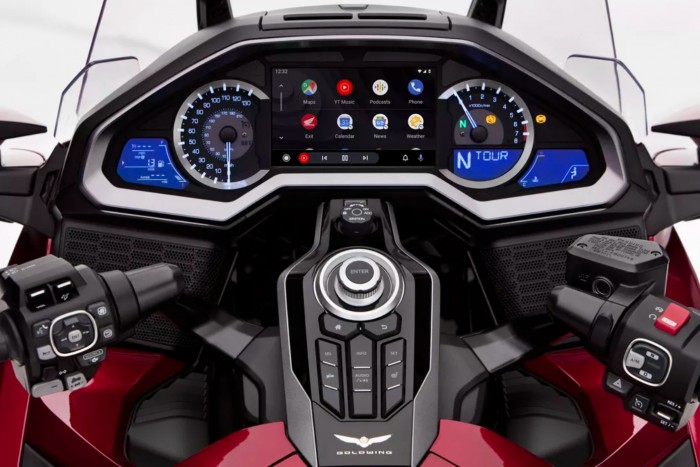 Screenshot_2020-07-25 Honda Gold Wing is the first motorcycle to get Android Auto integration - Roadshow.jpg