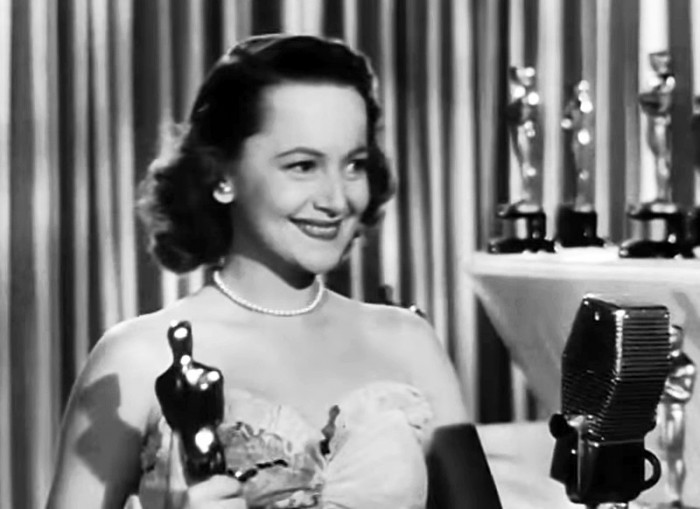 800px-Olivia_de_Havilland_at_the_Academy_Awards_1946.jpg