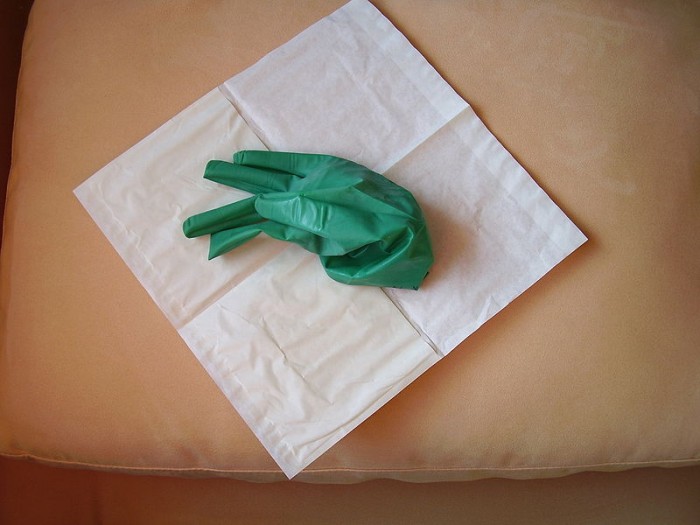 800px-Surgical_gloves_36.jpg