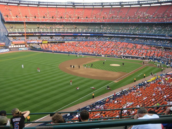 800px-Shea_Stadium_der_New_York_Mets_in_Queens.jpg