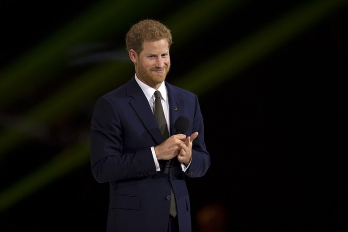 800px-Prince_Harry_speaks_during_the_opening_ceremonies_of_the_2017_Invictus_Games_(37232242166).jpg