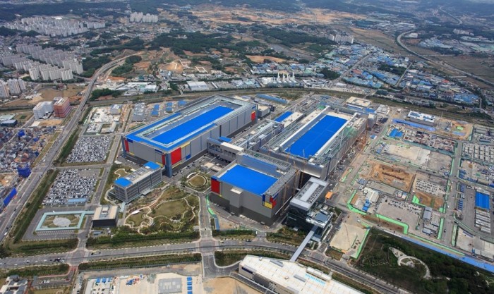 Samsung-Electronics-Foundry-Line-Pyeongtaek-Chip-Factory-Campus.jpg