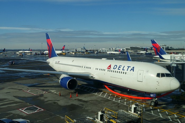 1599px-Delta_Airlines_-_Boeing_767-300_-_N185DN_(Quintin_Soloviev).jpg