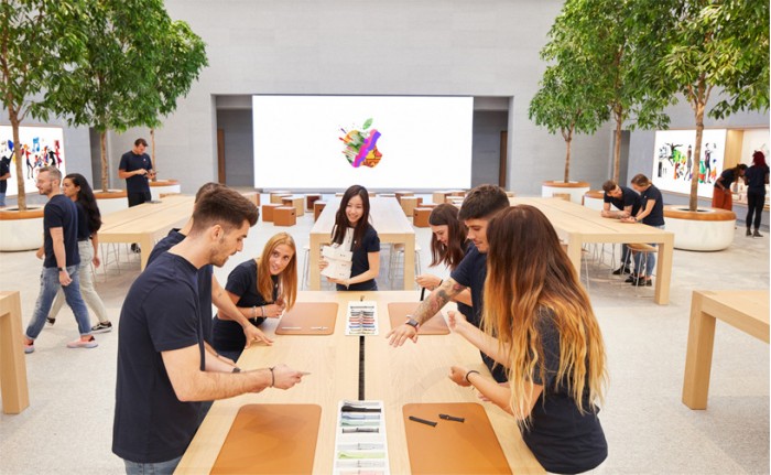 37470-70360-Apple-Store-Employees-xl.jpg