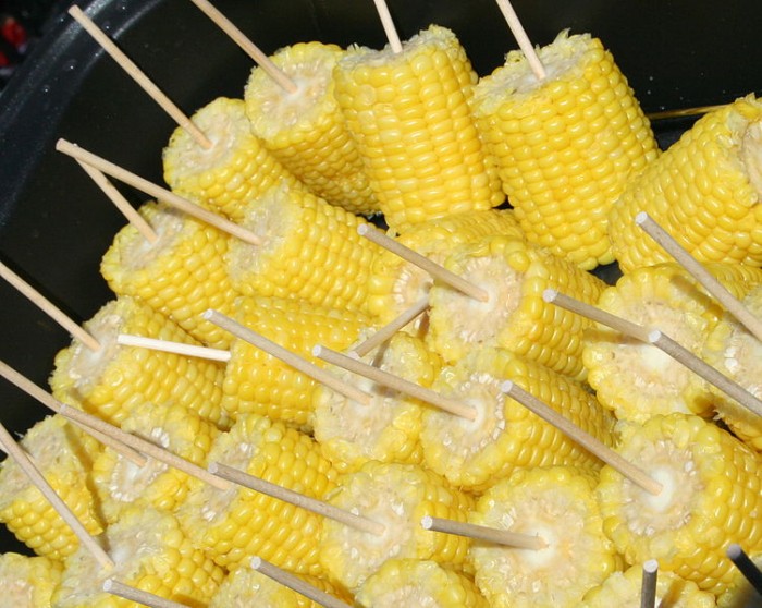 751px-CookedCornOnTheCob.jpg