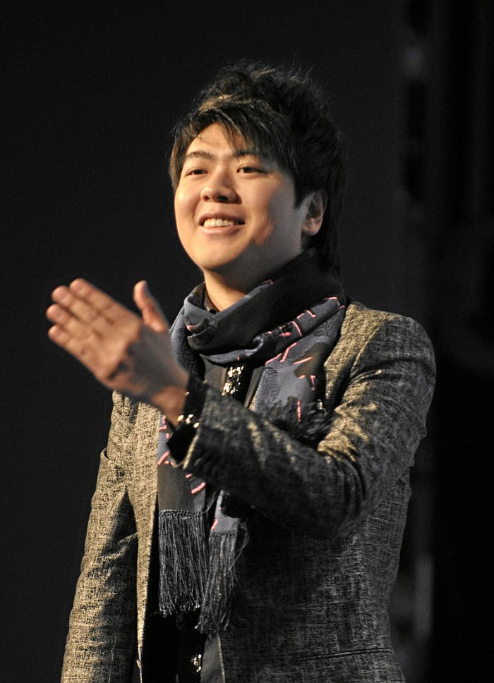 800px-Lang_Lang_-_World_Economic_Forum_Annual_Meeting_2010_Davos_cropped.jpg