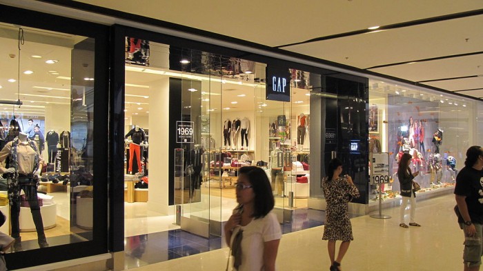 1024px-GAP_store_CentralPlaza_Ladprao.jpg