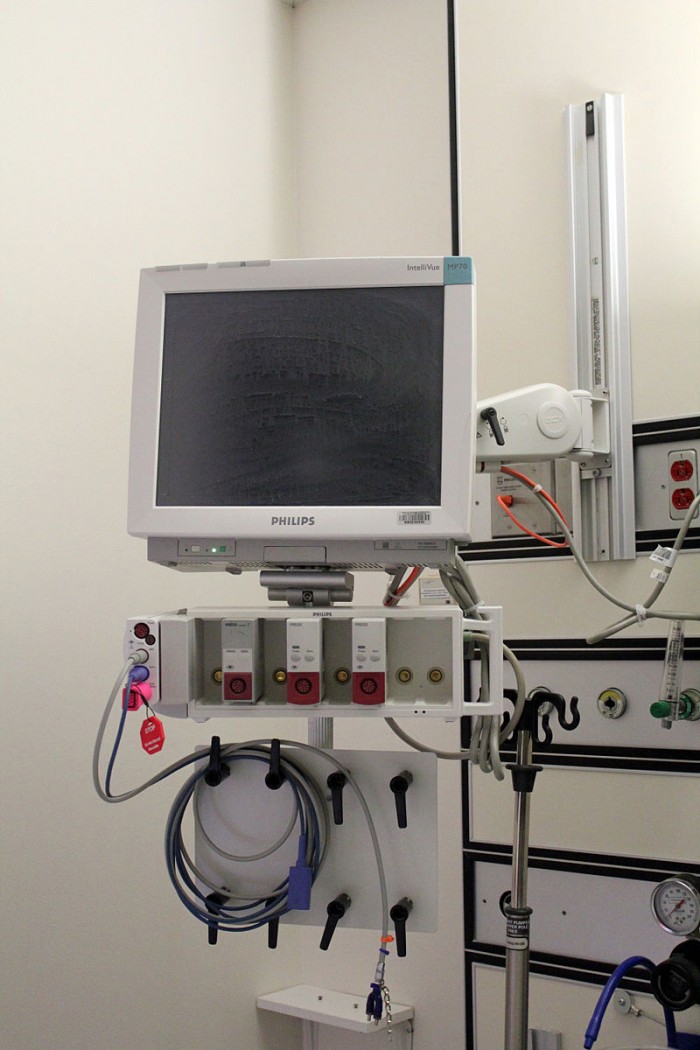 800px-ICU_Monitor_(front).jpg