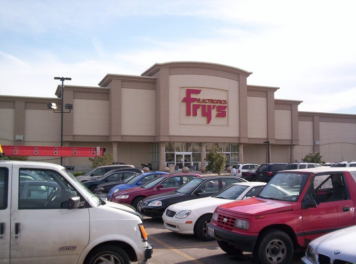 1024px-Fry's_Electronics_in_Downers_Grove,_Illinois.jpg