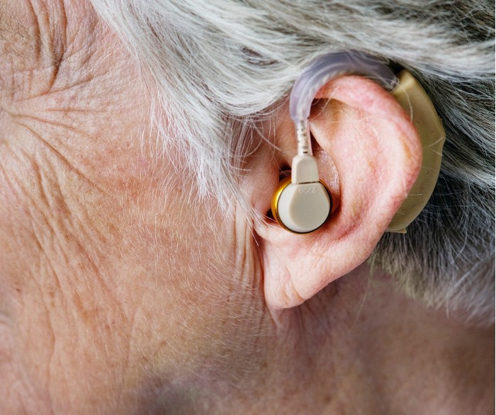 1430px-In-the-ear_hearing_aid.jpg