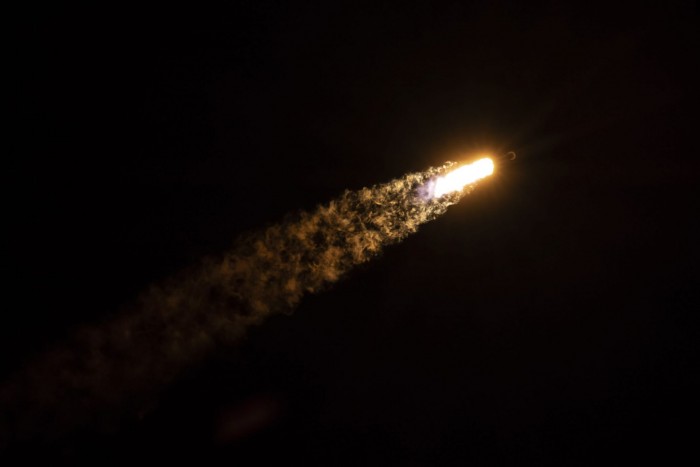 SPACEX-STARLINK-LAUNCH-MARCH-2060x1373.jpeg