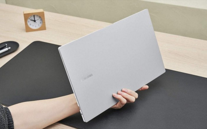 Galaxy_Book_Pro_15inch_MysticSilver_HandsOn_3_210417090135-1280x800.jpg