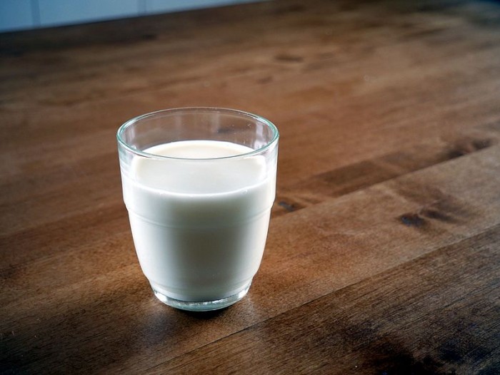 Glass_of_milk.jpg