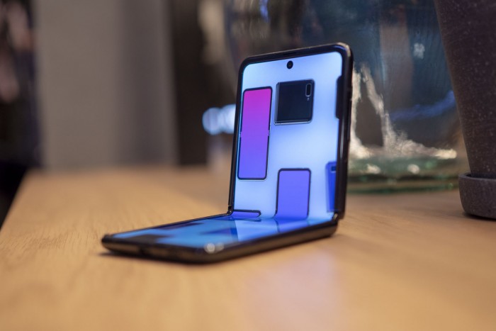 Samsung_Galaxy_Z_Flip_fold.jpg