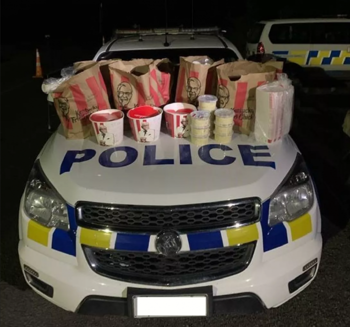 Screenshot_2021-09-22 kfc-car-big jpg（WEBP 图像，1092x1021 像素） — 缩放 (61%).png