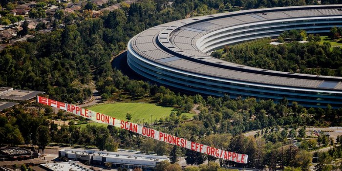 eff-apple-park-plane-1.jpg