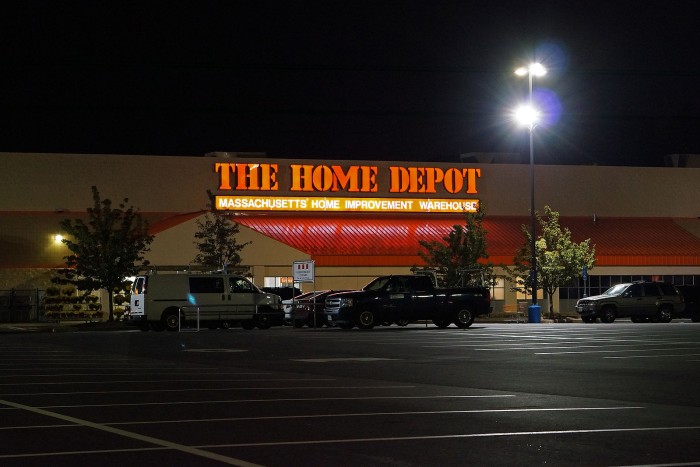 1599px-Home_Depot,_Saugus.jpg