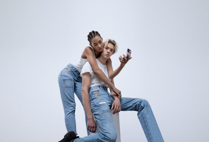 samsung-galaxy-z-flip-3-dr-denim.jpg