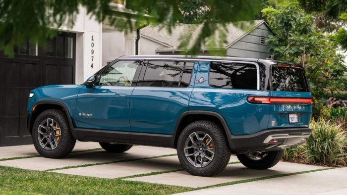 1-2022-Rivian-R1S-01-1280x720.jpg