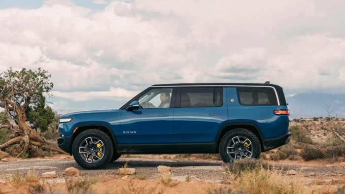 3-2022-Rivian-R1S-03.jpg