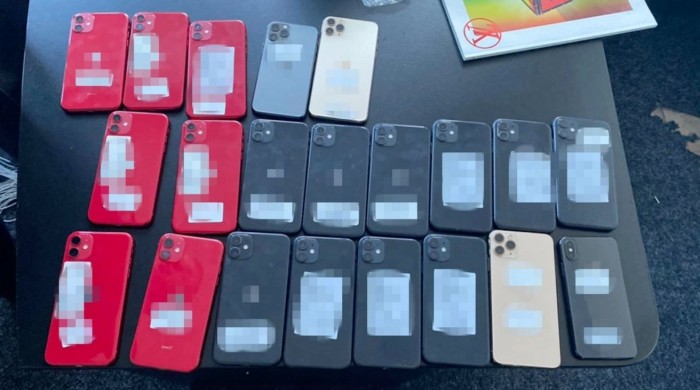 45815-89122-ssu-iphones-desk-xl.jpg