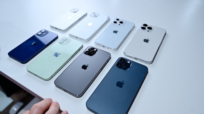 46177-89891-44642-86689-iPhone-13-Lineup-Flat-on-Table-xl-xl.jpg