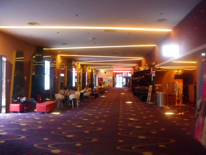 1200px-China_Film_Cinema_in_Hangzhou_Binjiang_01.jpg