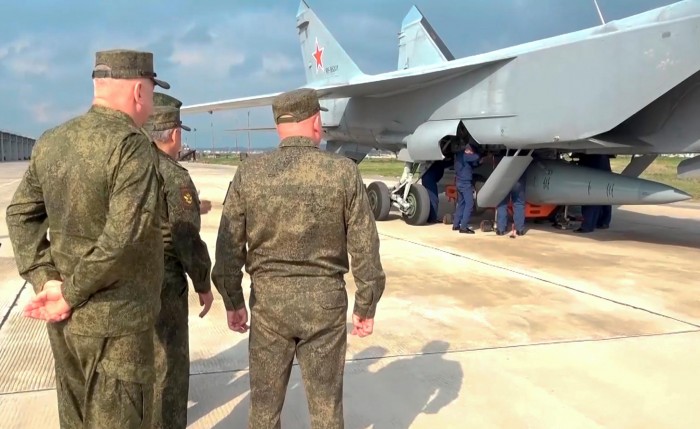 3Russian-Hypersonic-Missile-2048x1255.jpg