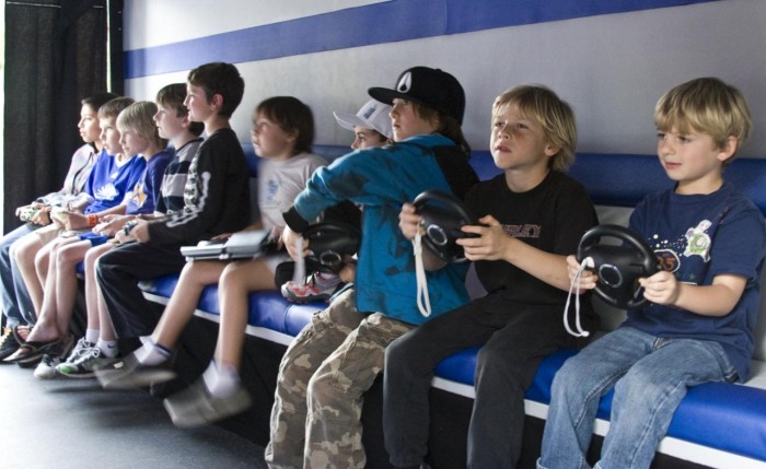 Children_playing_video_games.jpg