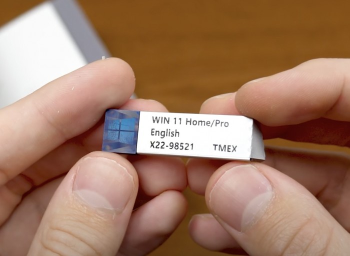 microsoft-s-physical-copies-of-windows-11-actually-come-with-windows-10-logos-535425-2.jpg