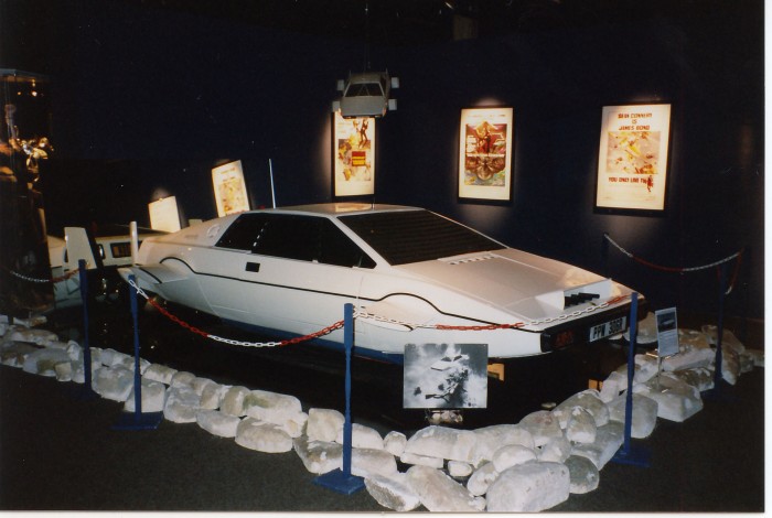 1920px-TSWLM-LotusEsprit_side.jpg
