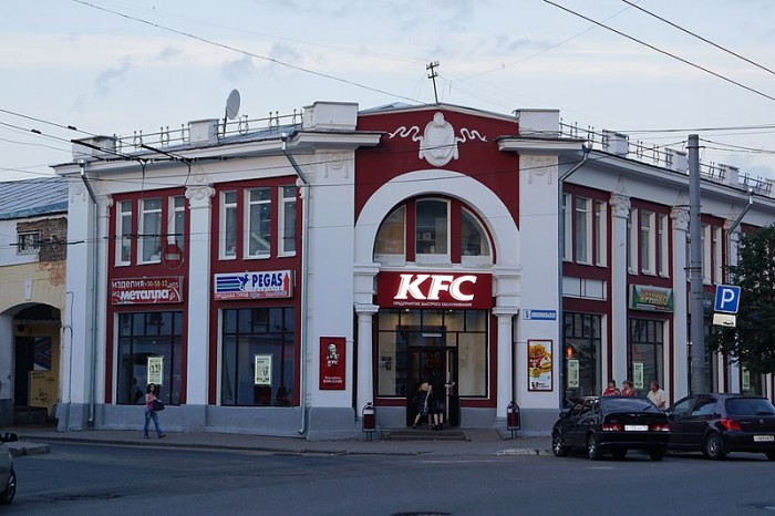 800px-Комсомольская_5_со_стороны_Торгового_переулка.jpg